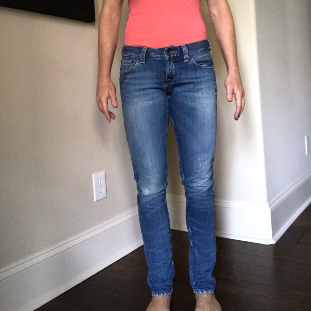 Lucky Skinny Jeans. Med-light color. R knee hole.